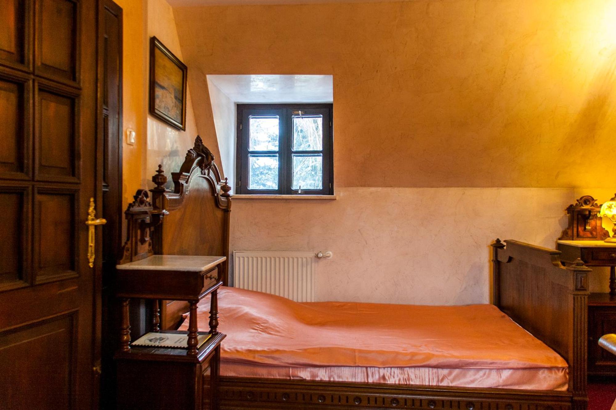 Dwor Anna Bed & Breakfast Цечежин Стая снимка