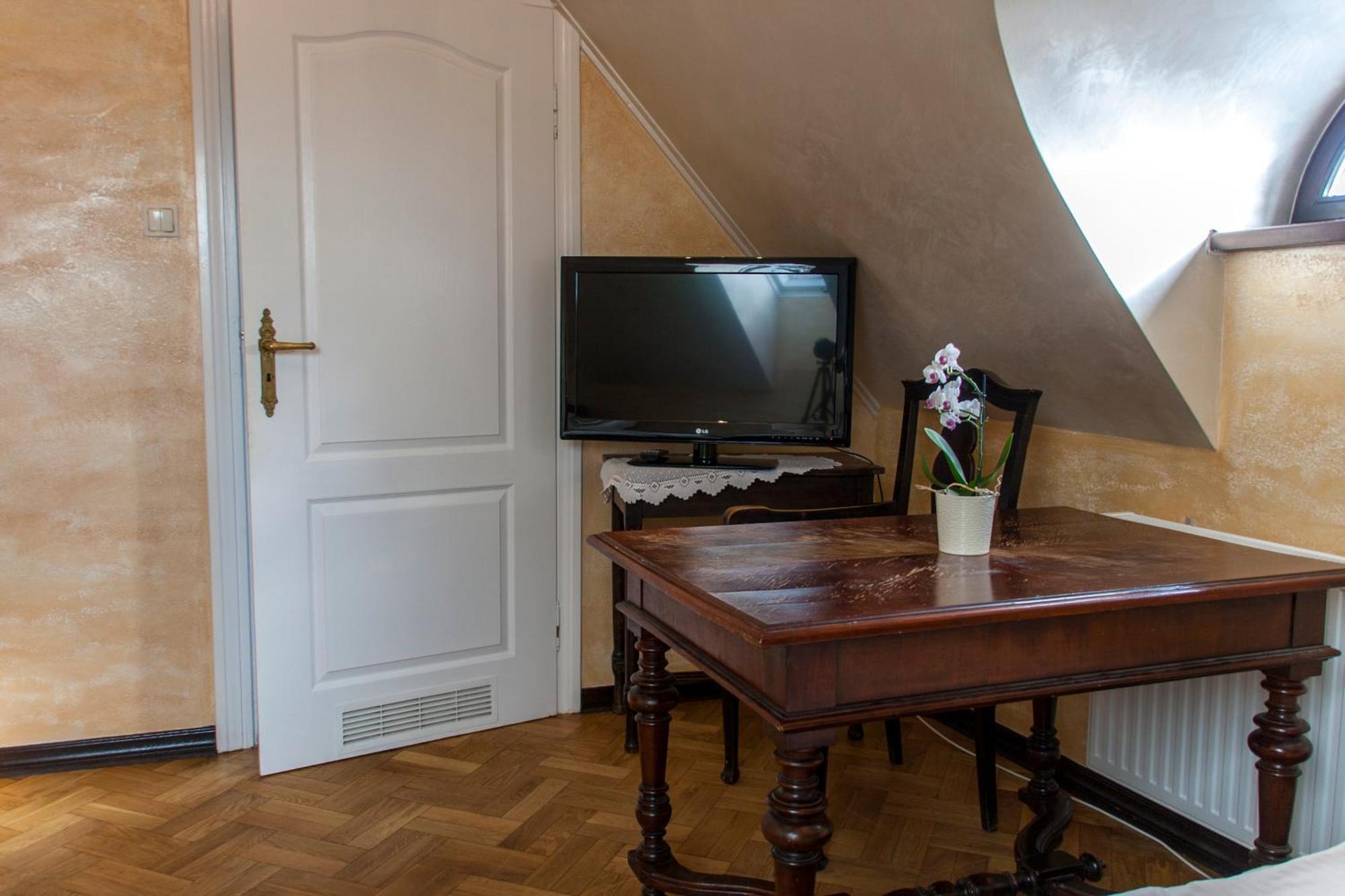 Dwor Anna Bed & Breakfast Цечежин Стая снимка