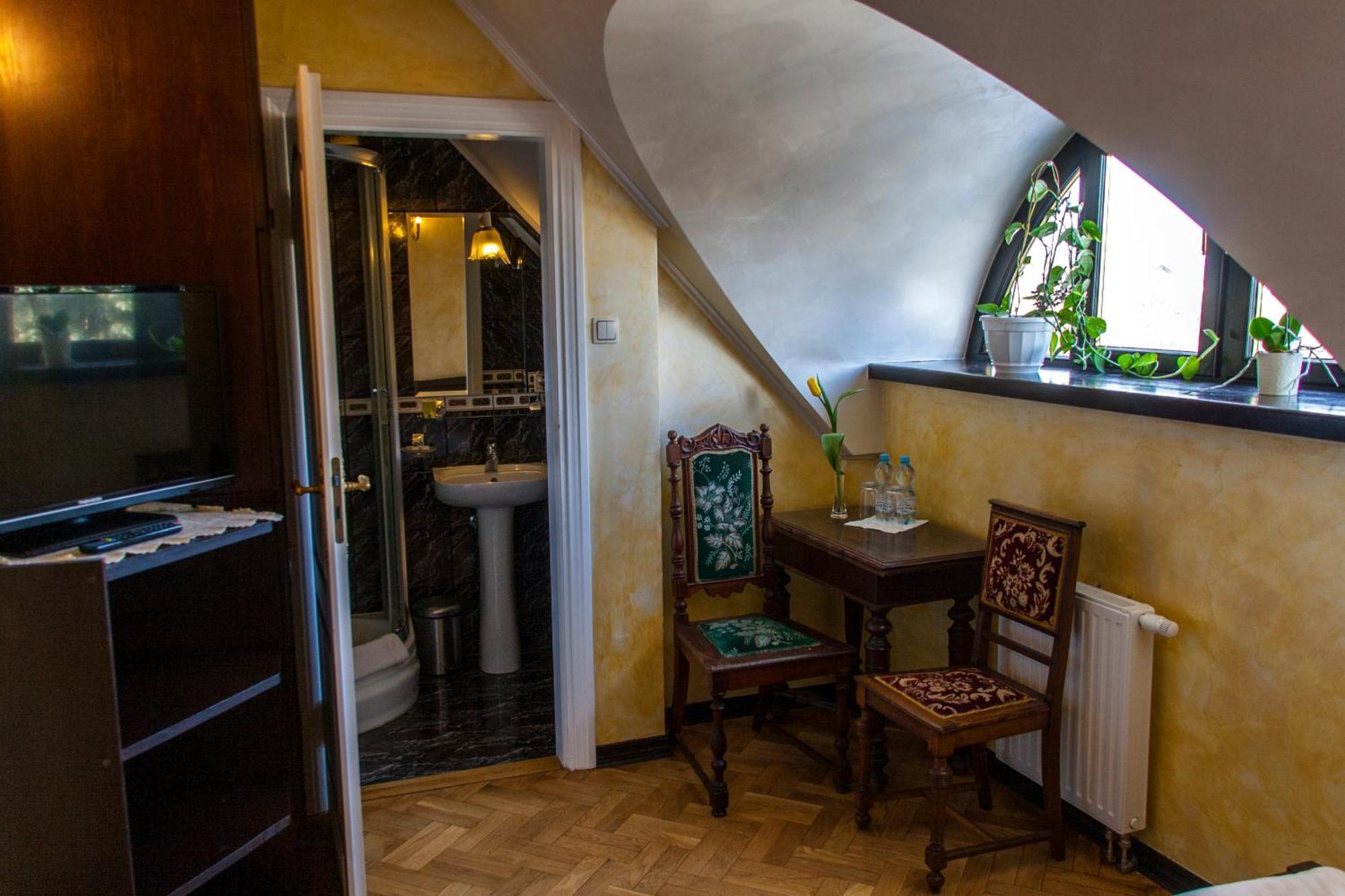 Dwor Anna Bed & Breakfast Цечежин Стая снимка