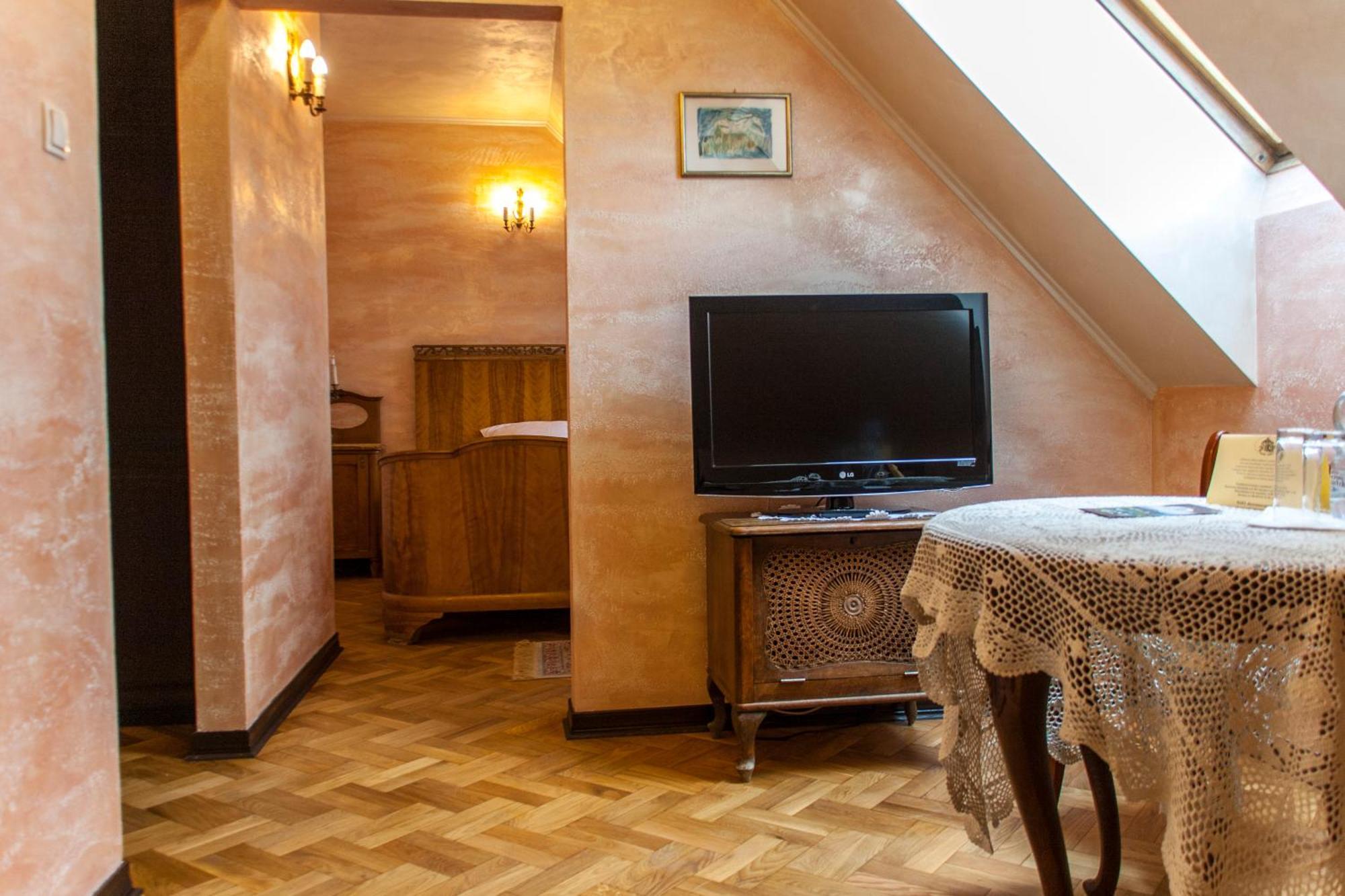 Dwor Anna Bed & Breakfast Цечежин Стая снимка