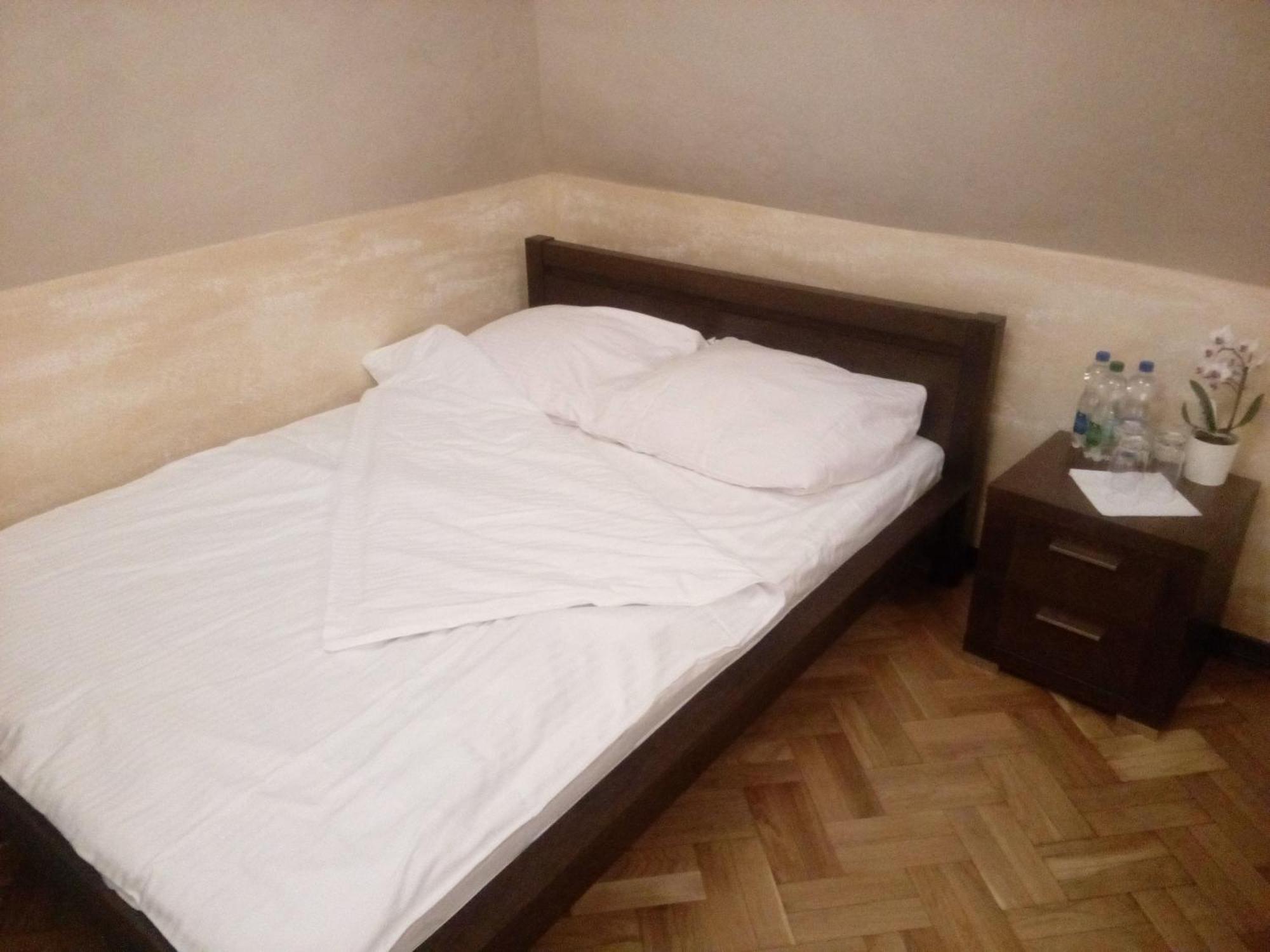 Dwor Anna Bed & Breakfast Цечежин Стая снимка