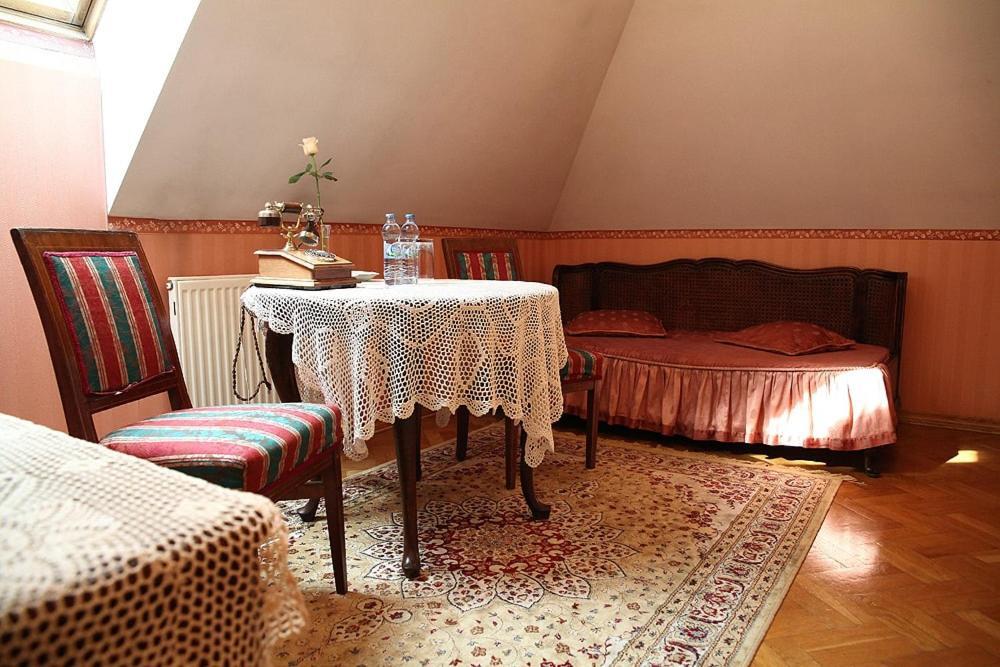 Dwor Anna Bed & Breakfast Цечежин Стая снимка